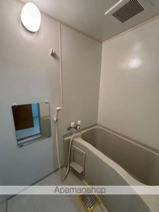 レジュイール東中通の風呂