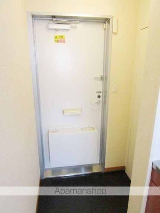 レオパレスエグランティーヌの玄関