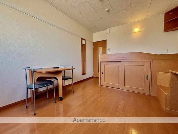 レオパレスアイリス日影102の居間