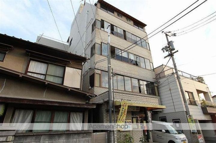 真鍋ハイツ中棟の外観