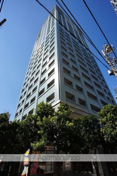 ルネ新宿御苑タワーの外観