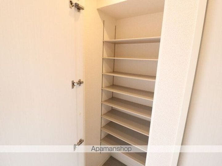 パークドオートム Dの玄関