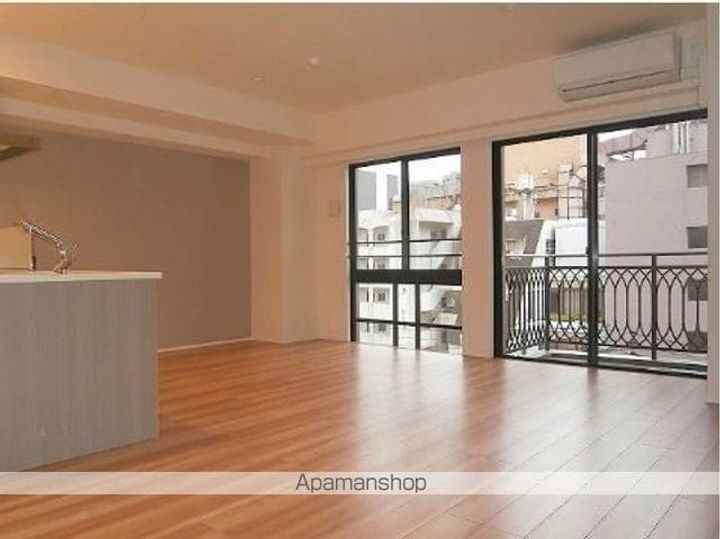 サンリベラ・プライム天神大名レジデンス505の居間