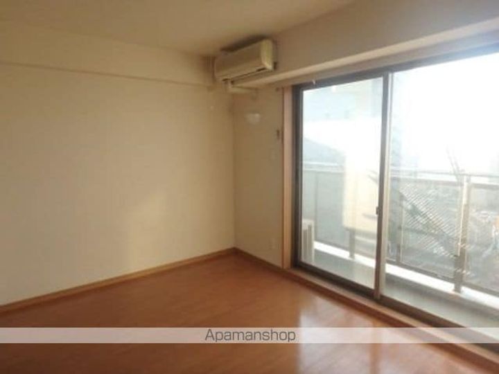 サンシャルム万代805の居間