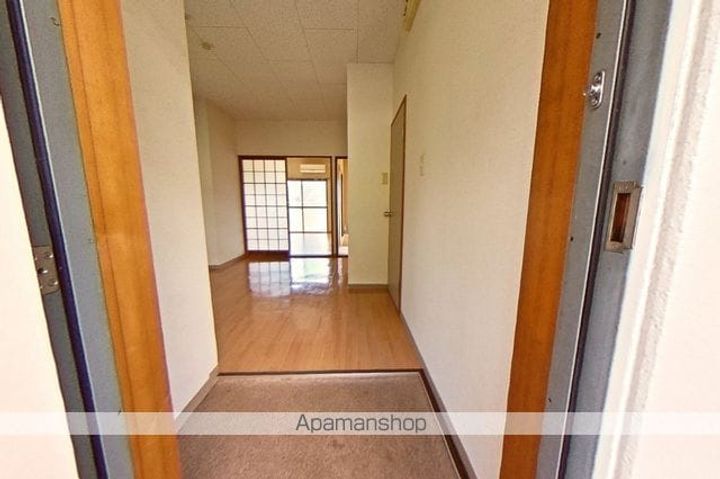 スカットハイツの玄関