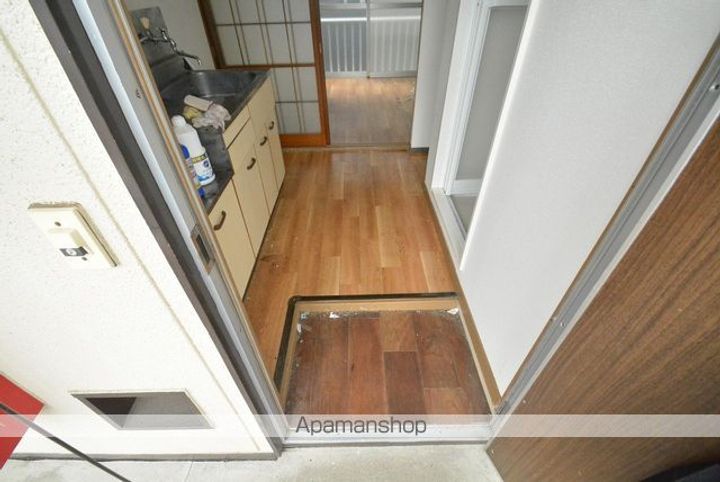 ルーレット台原202の玄関