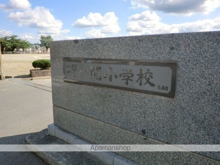 ローレルブリーゼAの周辺