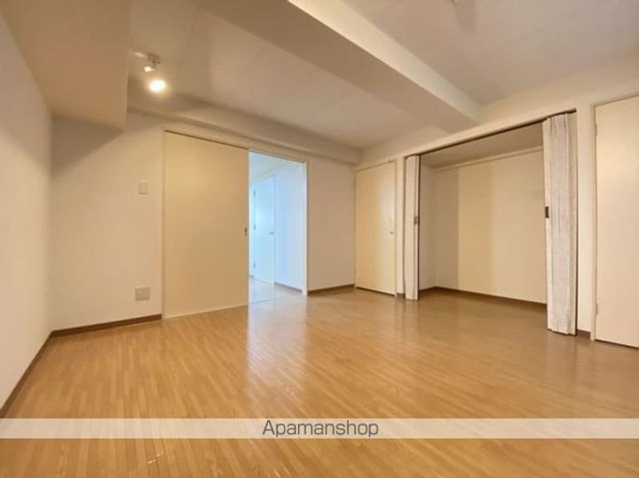 ロイヤルガーデンBの内装