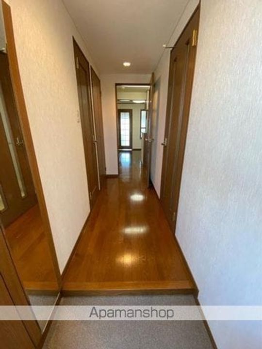 サウスプラザ六条402の玄関