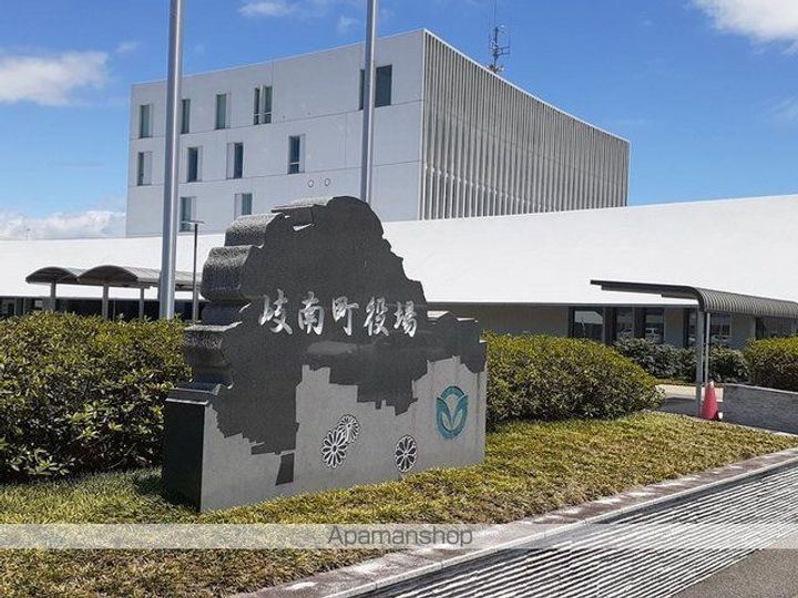 スクエアガーデンの周辺