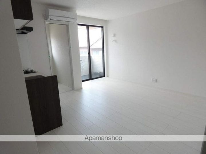 WARREN KUBOMIⅡの居間