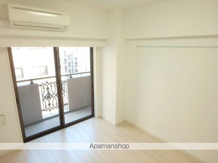 グリフィン横浜・グランビスタ603の居間