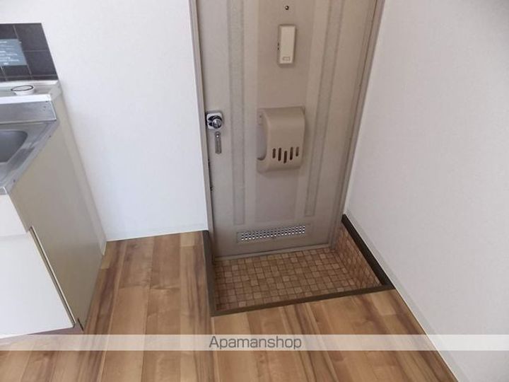 アーバン布袋106の玄関