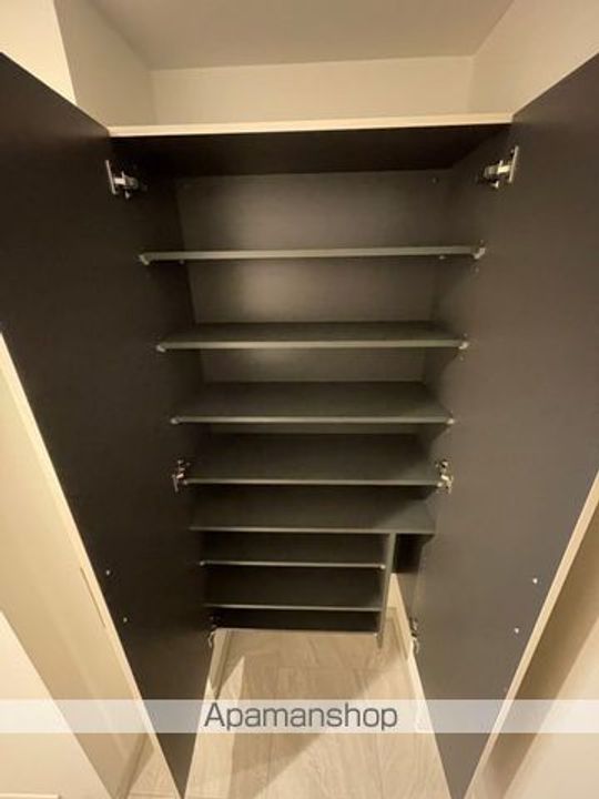 ロイジェントパークス千葉中央の玄関