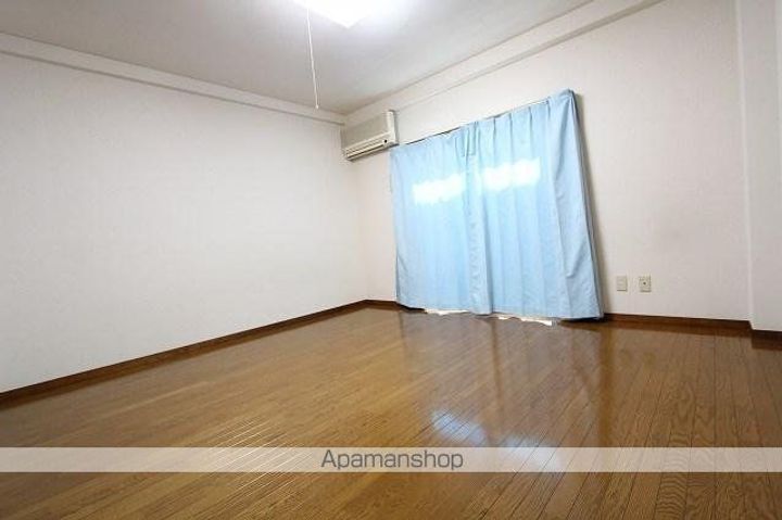 香川県高松市春日町の賃貸アパートの居間