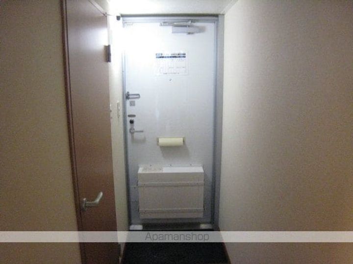 レオパレスタカラの玄関
