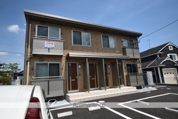 グランディ赤坂の外観