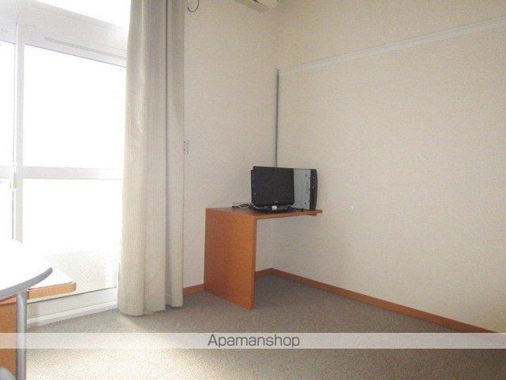 レオパレスグランシャリオ206の居間