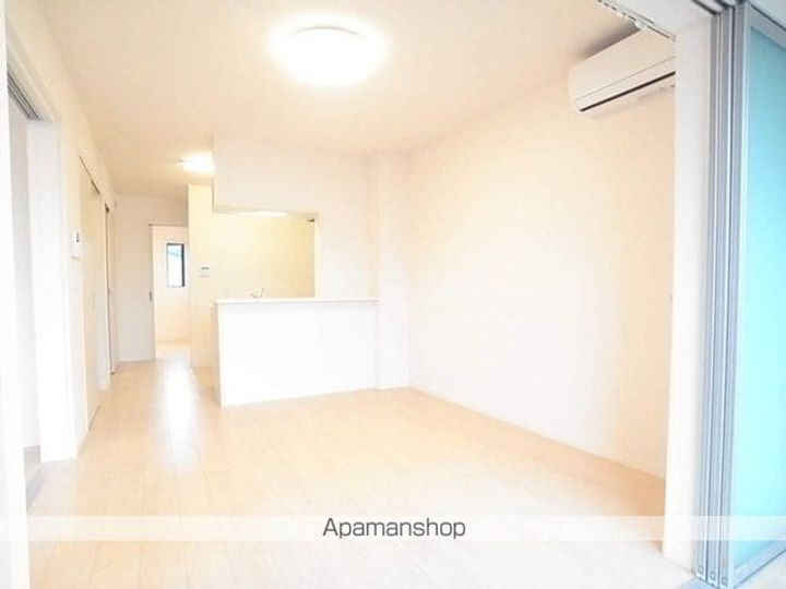 東京都八王子市下恩方町の賃貸アパートの居間