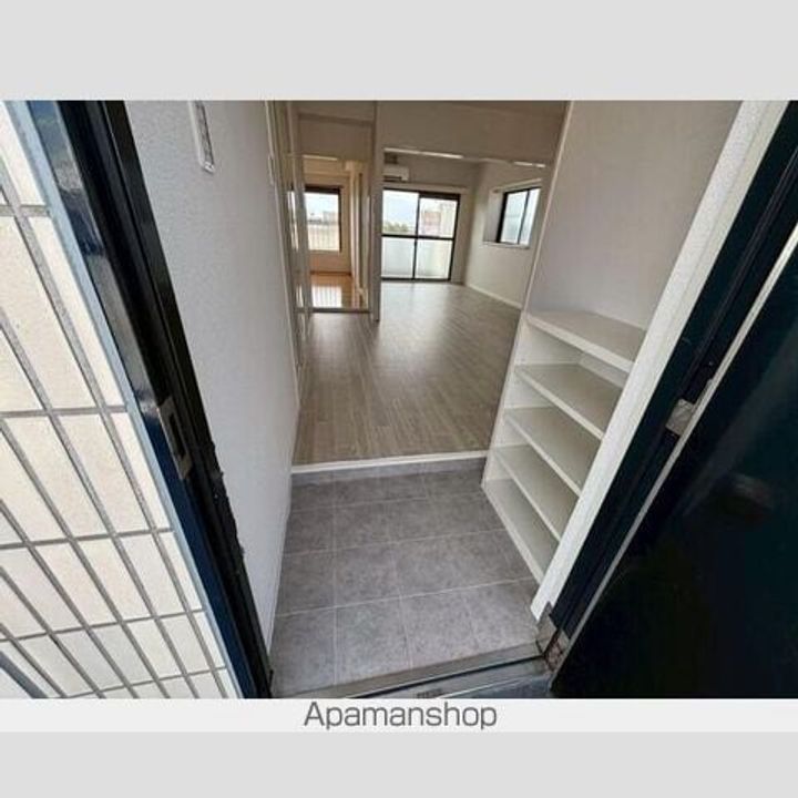 イーダッシュ新富町405の玄関