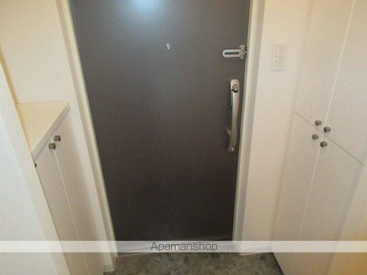 東京都中野区大和町2丁目の賃貸マンションの玄関