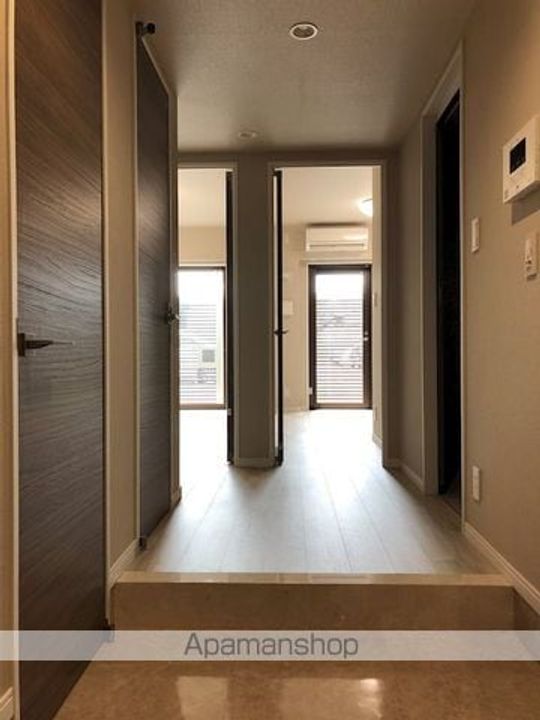 東京都渋谷区代々木4丁目の賃貸マンションの玄関