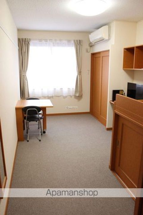 レオパレスサニーコート大町206の居間