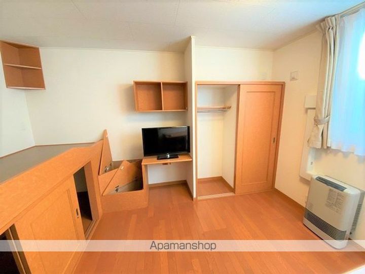 レオパレスWEST WING111の居間