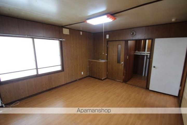 12号線マンション105の居間