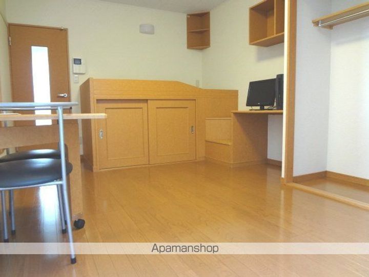 レオパレスサニーフォート104の居間