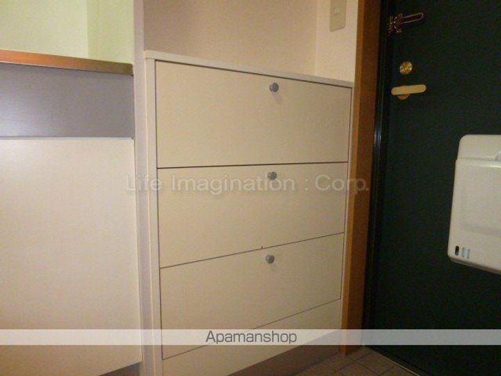 滋賀県東近江市八日市本町の賃貸マンションの玄関