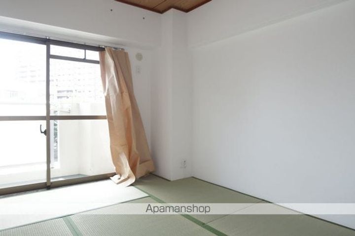 入間市駅前ビルの内装