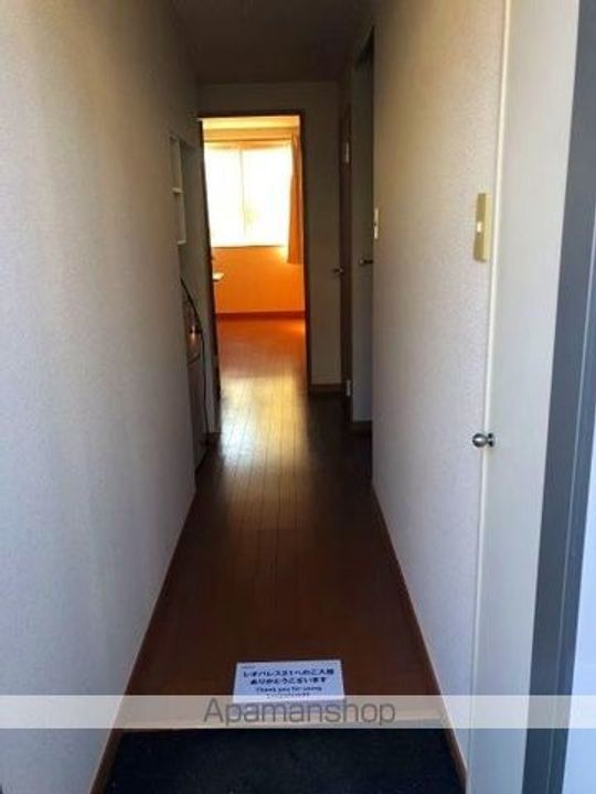 レオパレス竹山の玄関