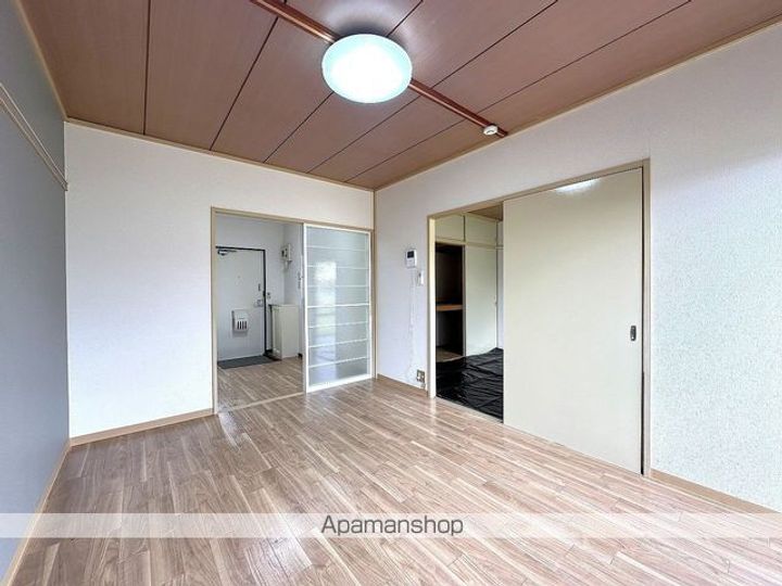 コーポ伊藤NO.1111の居間