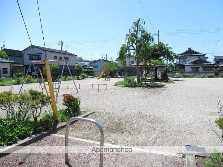 ラボーヌ303の周辺