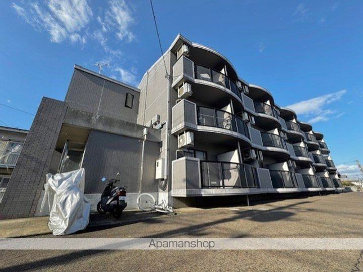 アースマーシーマンションの外観