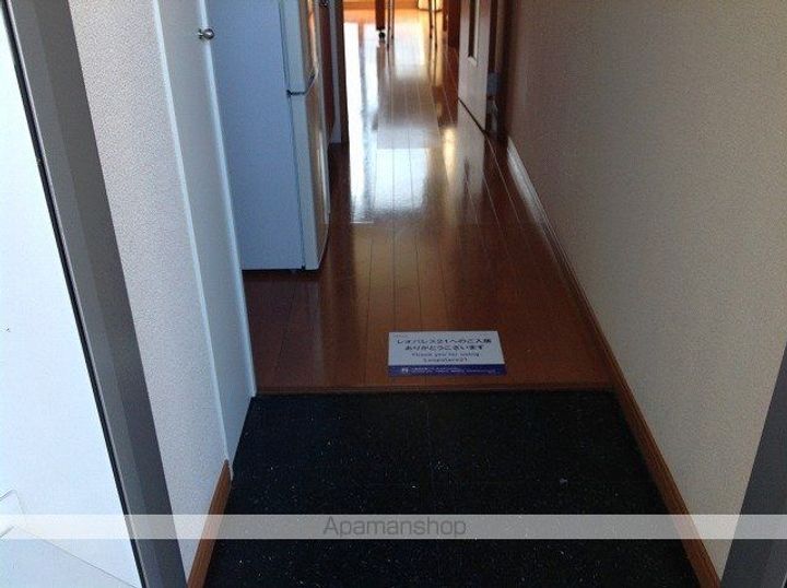 レオパレスグロウシード109の玄関