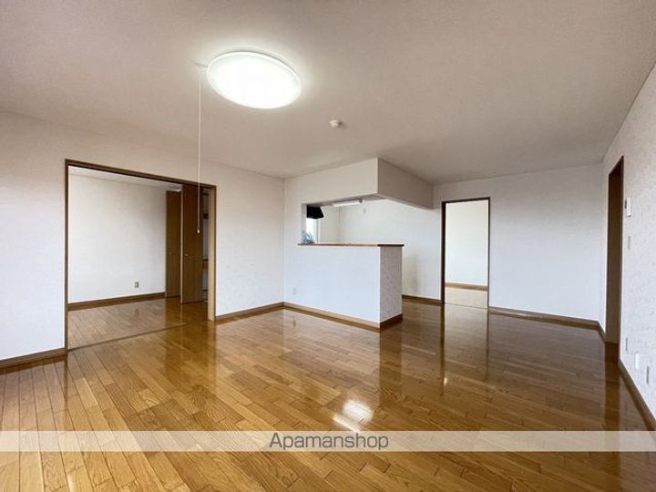 M・ルミノス301の居間