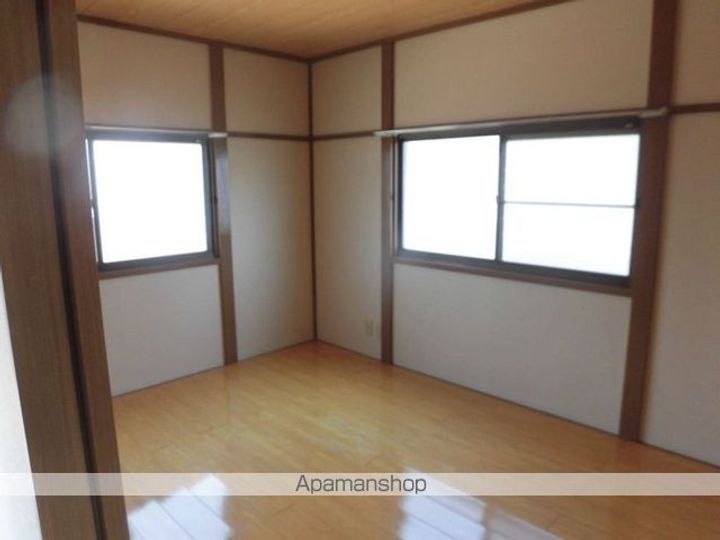 メゾン下川B201の居間