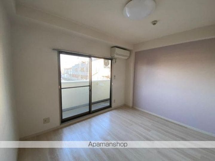 香川県高松市伏石町の賃貸アパートの居間