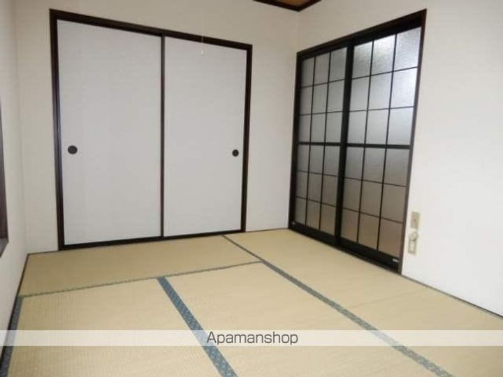 メゾンミウラ101の居間