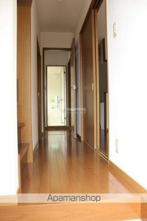 広島県尾道市平原3丁目の賃貸アパートの玄関