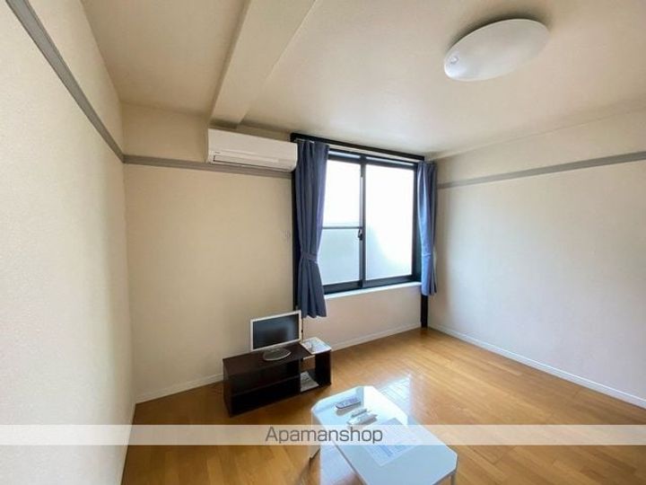 レオパレスウインドミルの居間