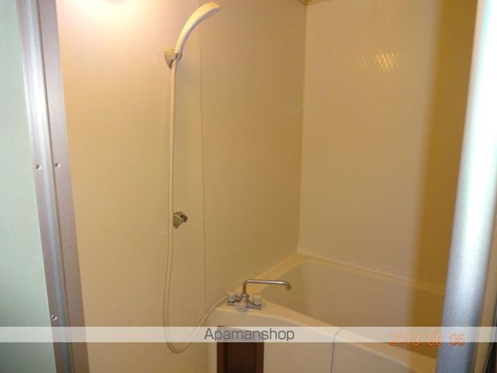 新潟県新潟市中央区本馬越2丁目の賃貸アパートの風呂