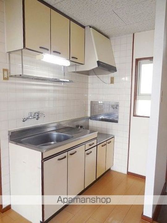 宮城県仙台市宮城野区中野字寺前の賃貸アパートのキッチン