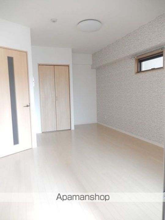 ウィングコート徳川2Aの居間