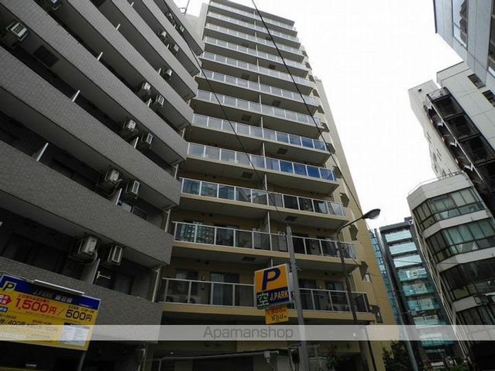 東京都千代田区飯田橋2丁目の賃貸マンションの外観