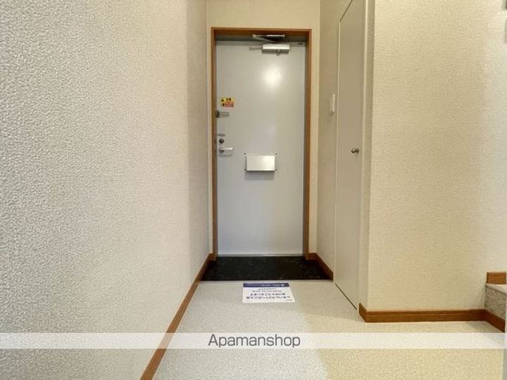 レオパレス美原203の玄関