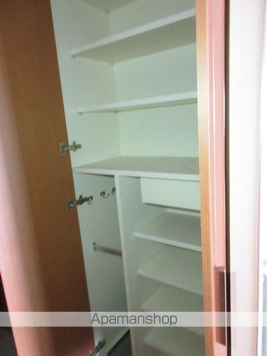 東京都中野区中央5丁目の賃貸マンションの内装