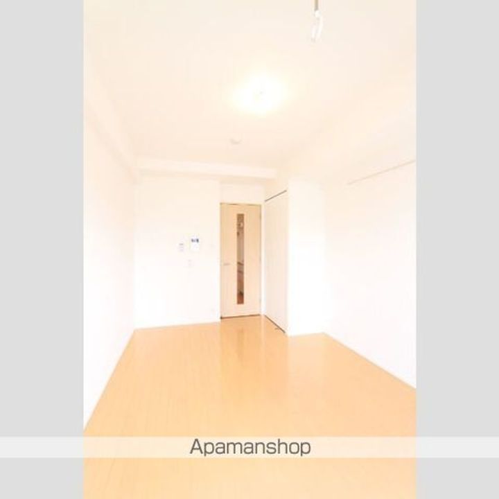 神奈川県横浜市鶴見区鶴見中央4丁目の賃貸マンション214の居間